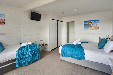 KINGFISHER COTTAGE Beachfront At The Binalong Bay - Hervey Bay Accommodation 3