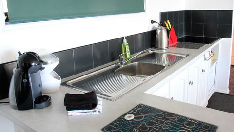 KINGFISHER COTTAGE Beachfront At The Binalong Bay - Hervey Bay Accommodation 18