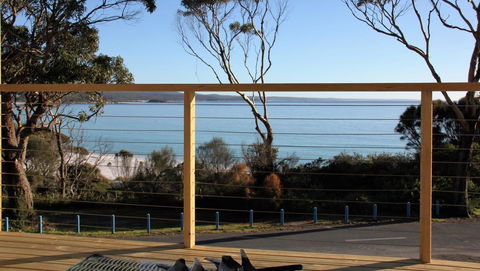KINGFISHER COTTAGE Beachfront At The Binalong Bay - Hervey Bay Accommodation 6