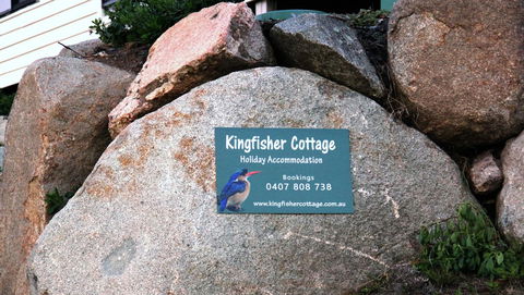 KINGFISHER COTTAGE Beachfront At The Binalong Bay - Hervey Bay Accommodation 15