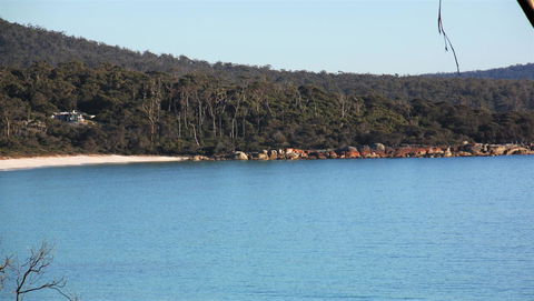 KINGFISHER COTTAGE Beachfront At The Binalong Bay - Hervey Bay Accommodation 12