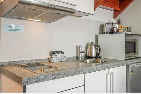 Battery Point Apartment With Car Park - Hervey Bay Accommodation 7