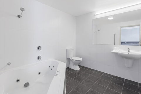 Travelodge Hotel Hobart Airport - Hervey Bay Accommodation 11