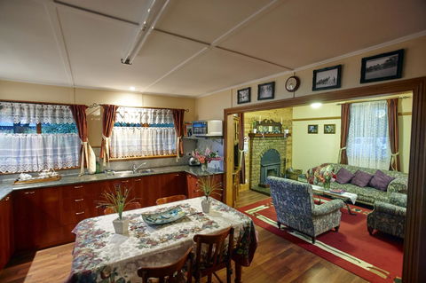 Blue Wren Riverside Cottage - Hervey Bay Accommodation 17
