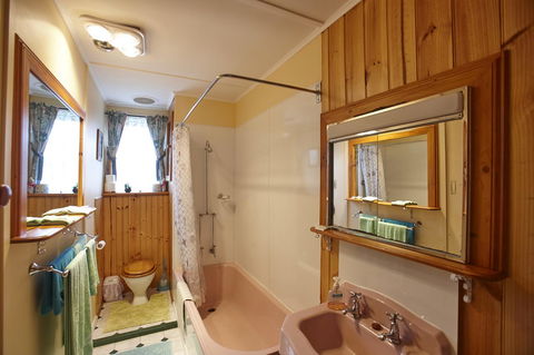 Blue Wren Riverside Cottage - Hervey Bay Accommodation 21