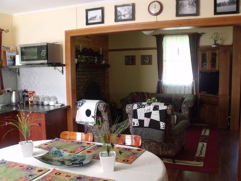 Blue Wren Riverside Cottage - Hervey Bay Accommodation 20