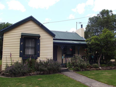 Blue Wren Riverside Cottage - Hervey Bay Accommodation 8