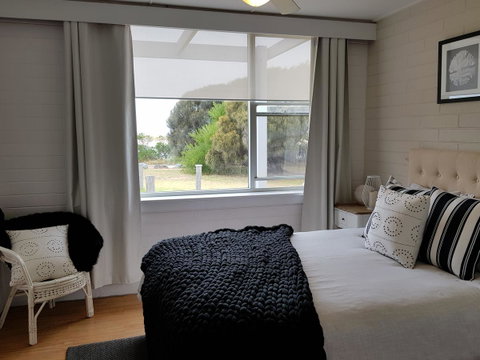 Beach Hut Scamander - Hervey Bay Accommodation 0