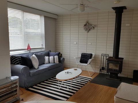 Beach Hut Scamander - Hervey Bay Accommodation 9