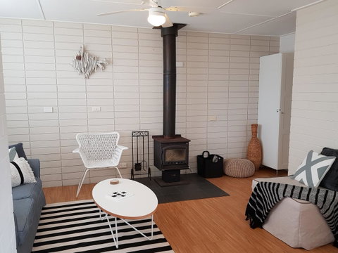 Beach Hut Scamander - Hervey Bay Accommodation 8