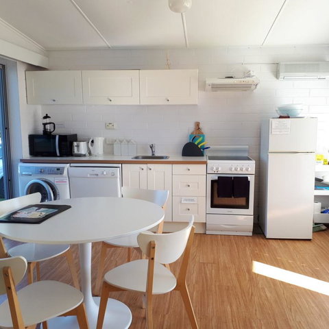 Beach Hut Scamander - Hervey Bay Accommodation 3
