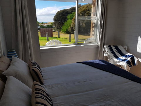 Beach Hut Scamander - Hervey Bay Accommodation 5