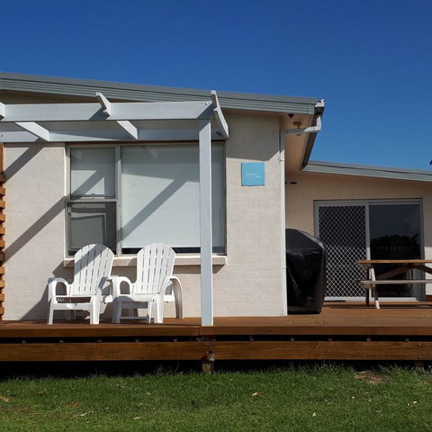 Beach Hut Scamander - Hervey Bay Accommodation 2