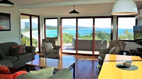DOLPHIN LOOKOUT COTTAGE - Amazing Views Of The Bay Of Fires - Hervey Bay Accommodation 1