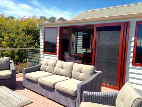 DOLPHIN LOOKOUT COTTAGE - Amazing Views Of The Bay Of Fires - Hervey Bay Accommodation 4