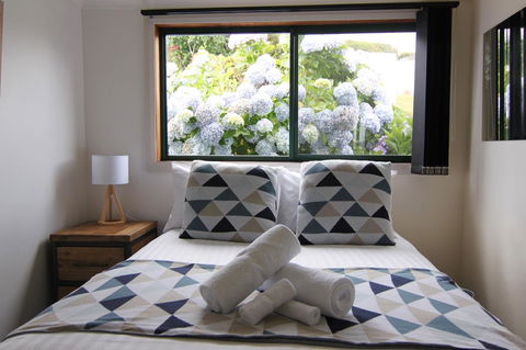 DOLPHIN LOOKOUT COTTAGE - Amazing Views Of The Bay Of Fires - Hervey Bay Accommodation 6