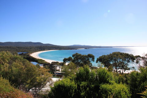 DOLPHIN LOOKOUT COTTAGE - Amazing Views Of The Bay Of Fires - Hervey Bay Accommodation 9