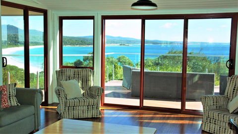DOLPHIN LOOKOUT COTTAGE - Amazing Views Of The Bay Of Fires - Hervey Bay Accommodation 14