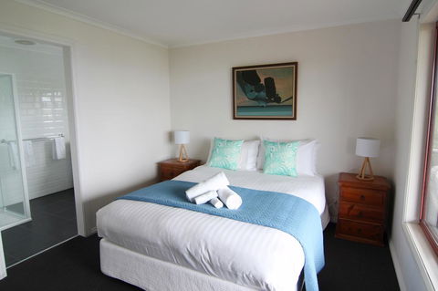 DOLPHIN LOOKOUT COTTAGE - Amazing Views Of The Bay Of Fires - Hervey Bay Accommodation 10