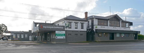 Bridge Hotel - Hervey Bay Accommodation 13