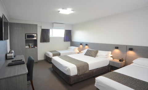 Bridge Hotel - Hervey Bay Accommodation 1