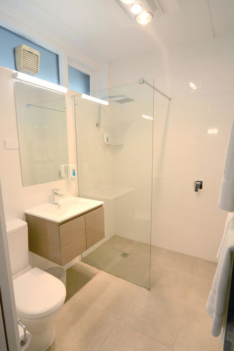Bridge Hotel - Hervey Bay Accommodation 9