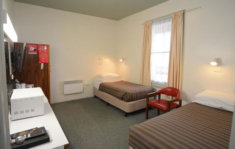 Bridge Hotel - Hervey Bay Accommodation 15