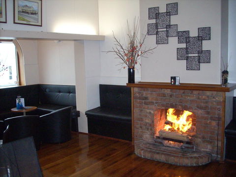 Bridge Hotel - Hervey Bay Accommodation 17