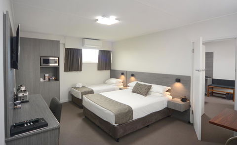 Bridge Hotel - Hervey Bay Accommodation 2