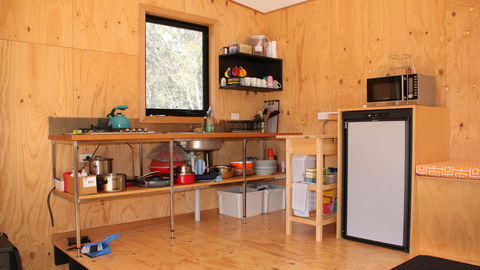 BAY OF FIRES ECO HUT Off Grid Experience At Binalong Bay - Hervey Bay Accommodation 9