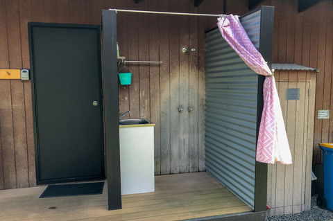 BAY OF FIRES ECO HUT Off Grid Experience At Binalong Bay - Hervey Bay Accommodation 17