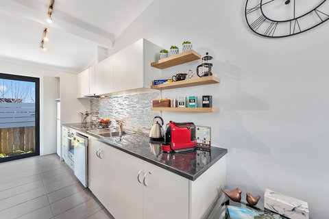 Hawley Beach Escape - Hervey Bay Accommodation 1