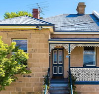WEST NEST  Classic 3BR Hobart Terrace BEST Location View Close to City - Hervey Bay Accommodation