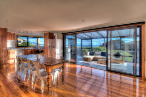 Blue Waves - Hervey Bay Accommodation 6