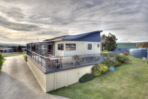 Blue Waves - Hervey Bay Accommodation 13
