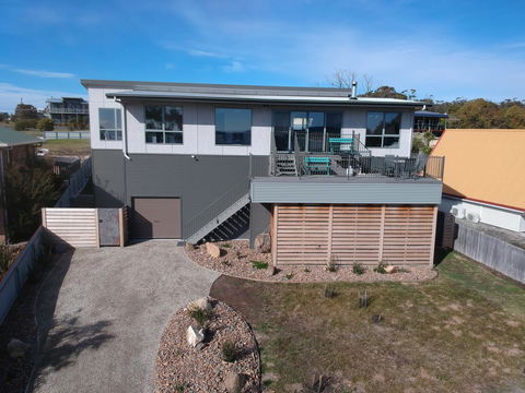 GRANITE BEACH HOUSE @ Bay Of Fires - Hervey Bay Accommodation 1