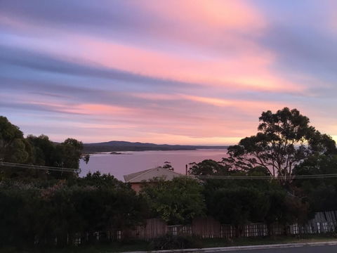 GRANITE BEACH HOUSE @ Bay Of Fires - Hervey Bay Accommodation 0