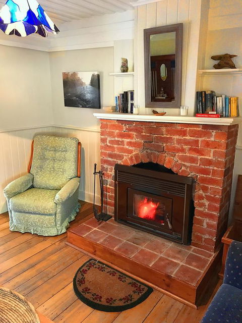 Platypus Playground Riverside Cottage - Hervey Bay Accommodation 6