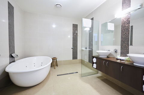 Mornington Hotel - Tourism Hervey Bay 1