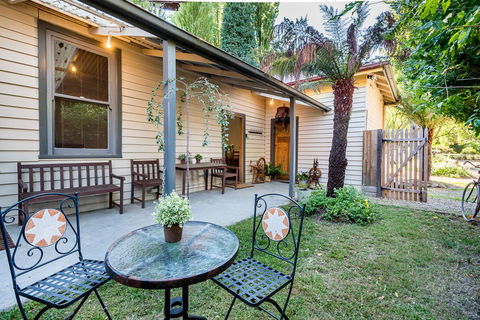 Avalon House - Tourism Hervey Bay 1