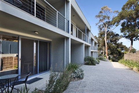 Lorne Surf Apartments - Hervey Bay Accommodation 0