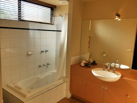 Lorne Surf Apartments - Hervey Bay Accommodation 24