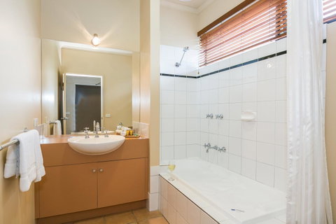 Lorne Surf Apartments - Hervey Bay Accommodation 25