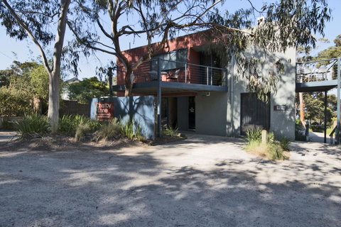 Lorne Surf Apartments - Hervey Bay Accommodation 8