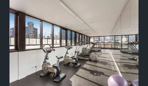 2Bedroom Apartment With Views In Docklands Next To CBD & Marvel Stadium - Hervey Bay Accommodation 18