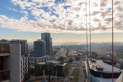 2Bedroom Apartment With Views In Docklands Next To CBD & Marvel Stadium - Hervey Bay Accommodation 5