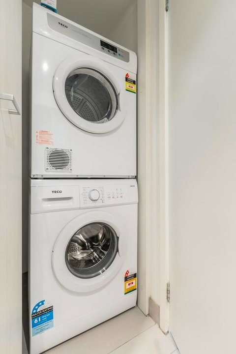 2Bedroom Apartment With Views In Docklands Next To CBD & Marvel Stadium - Hervey Bay Accommodation 7