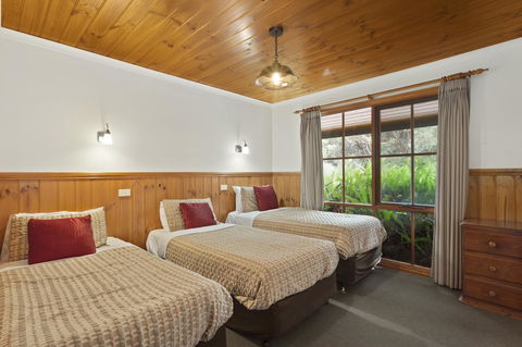 Apollo Bay Cottages - Tourism Hervey Bay 3