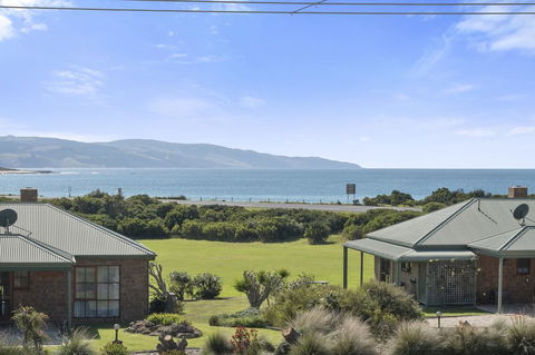 Apollo Bay Cottages - Tourism Hervey Bay 1