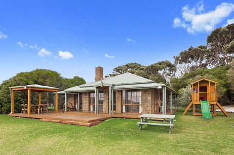 Apollo Bay Cottages - Tourism Hervey Bay 0